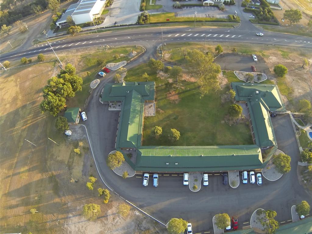 Overlander Homestead Motel Roma Exterior photo