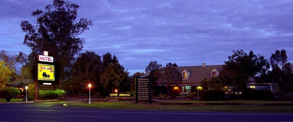 Overlander Homestead Motel Roma Exterior photo