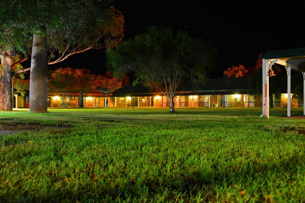 Overlander Homestead Motel Roma Exterior photo