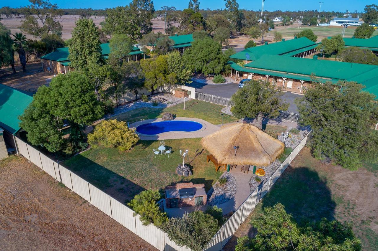 Overlander Homestead Motel Roma Exterior photo