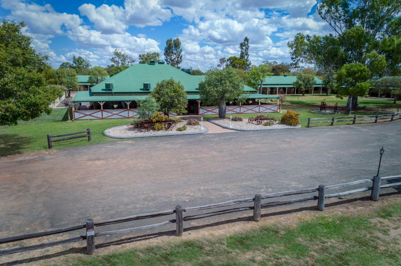 Overlander Homestead Motel Roma Exterior photo